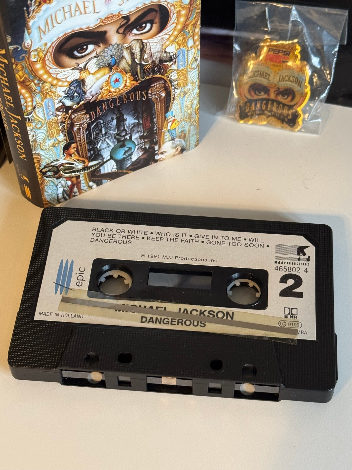 Michael Jackson Pack Dangerous K7 cassette + Pin's