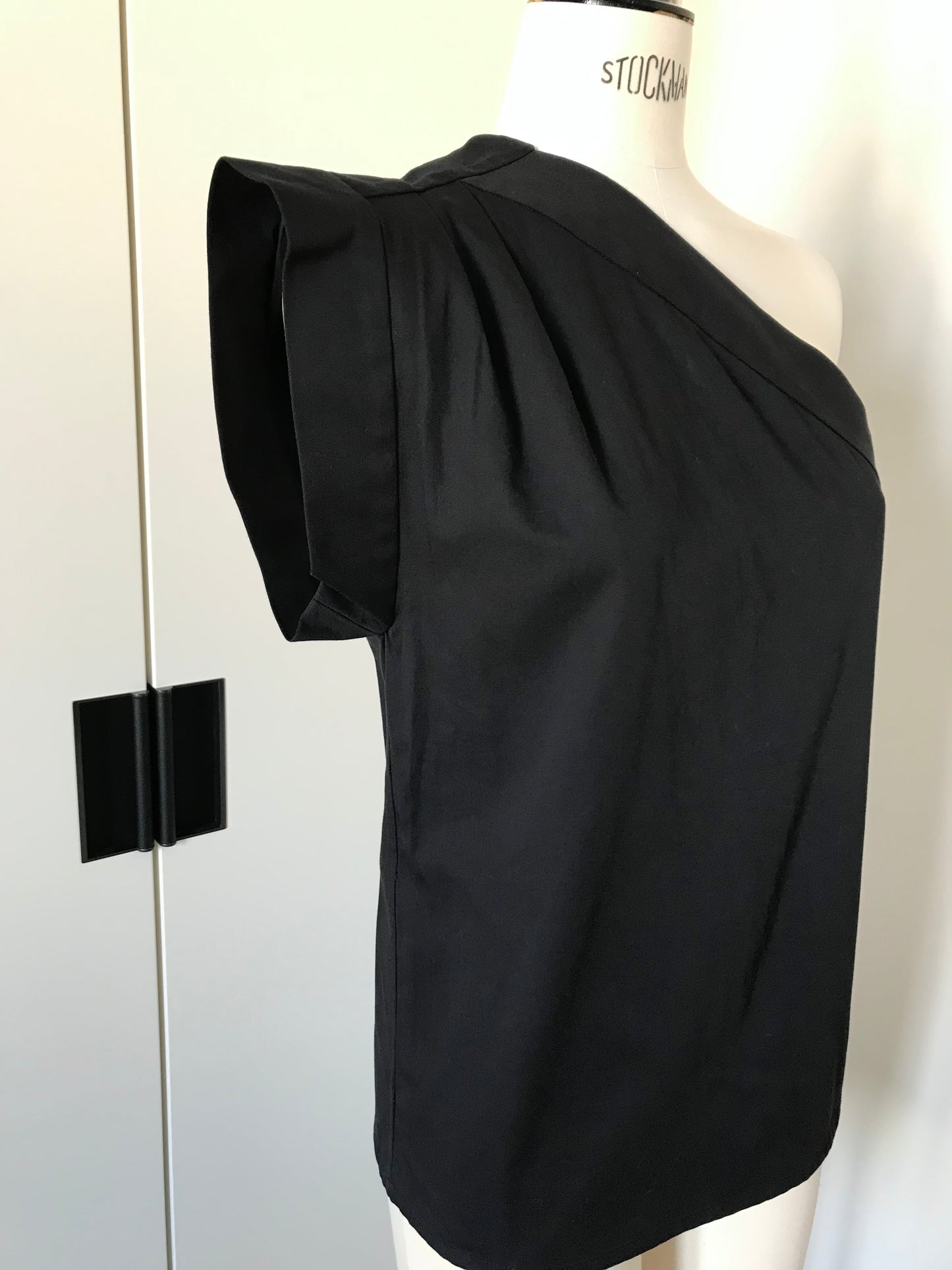 Top Yves Saint Laurent one shoulder noir