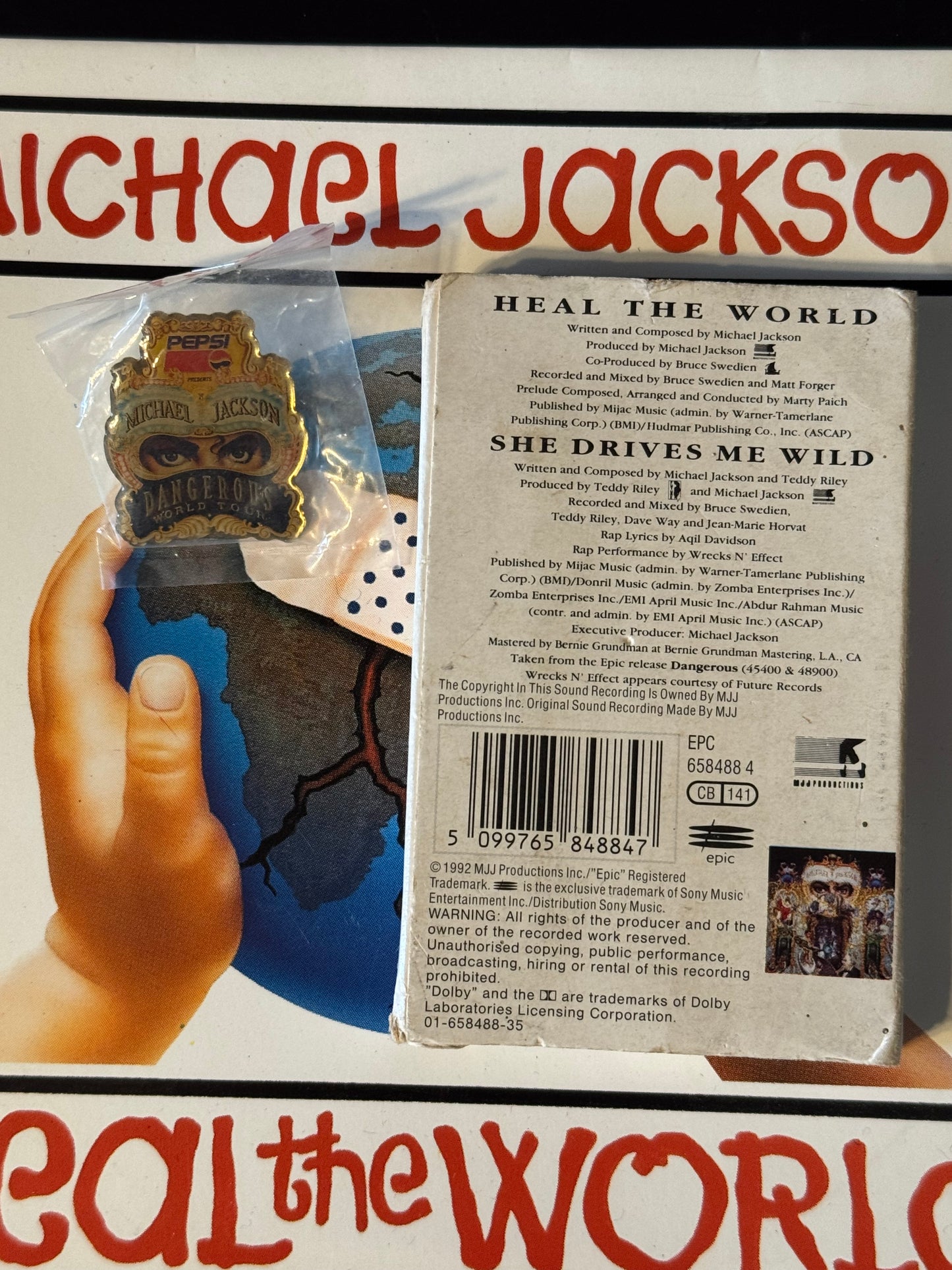 Michael Jackson Pack Dangerous K7 Heal The World cassette + Pin's