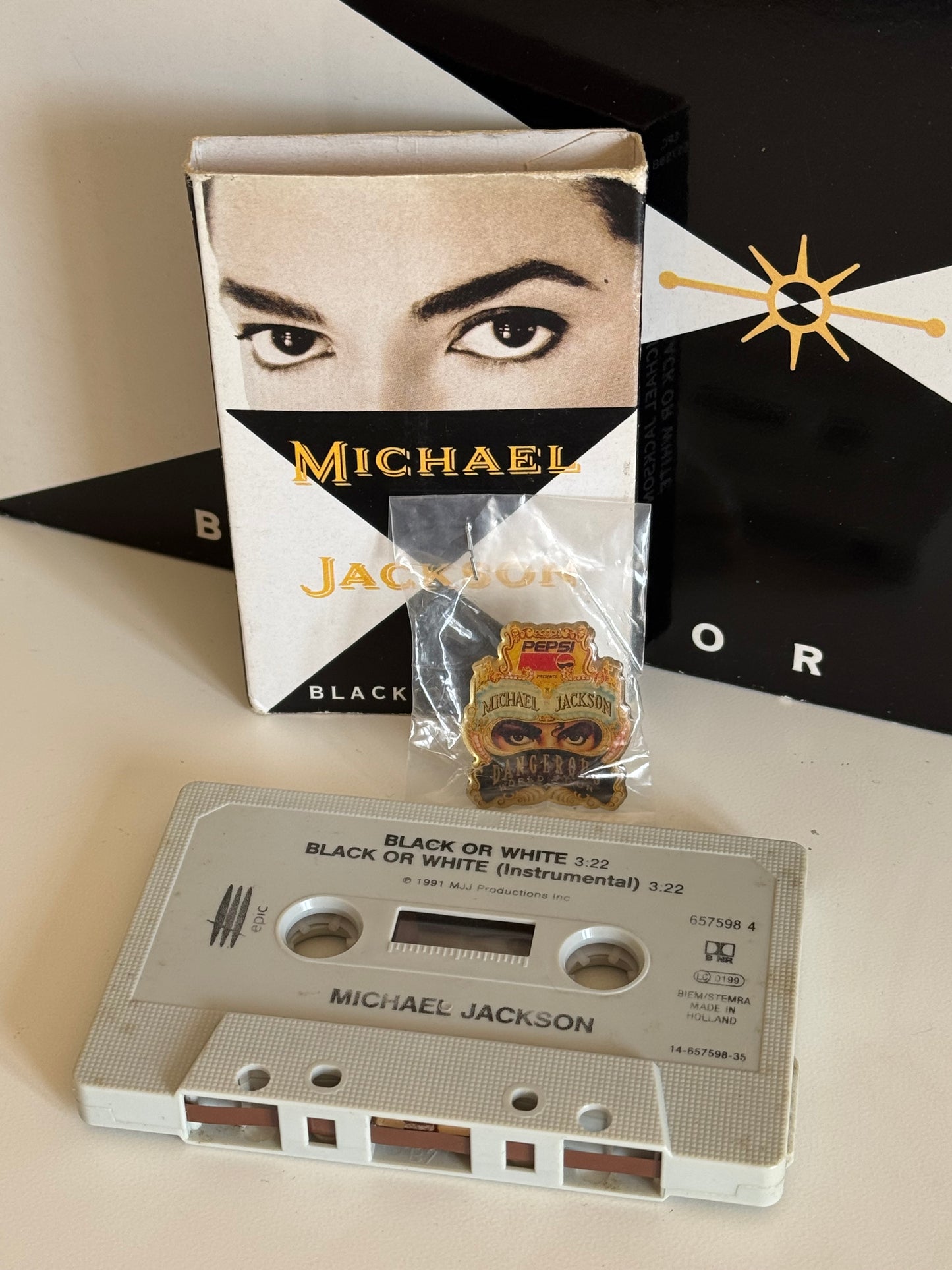 Michael Jackson Pack Dangerous Pin's + K7 Black or White cassette audio