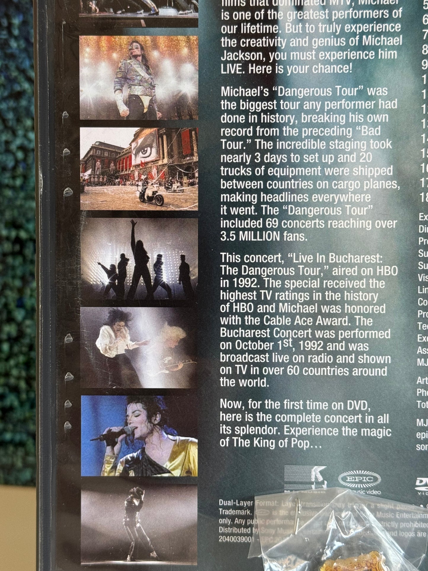 Michael Jackson Pack Dangerous Pin's + DVD Live in Bucharest