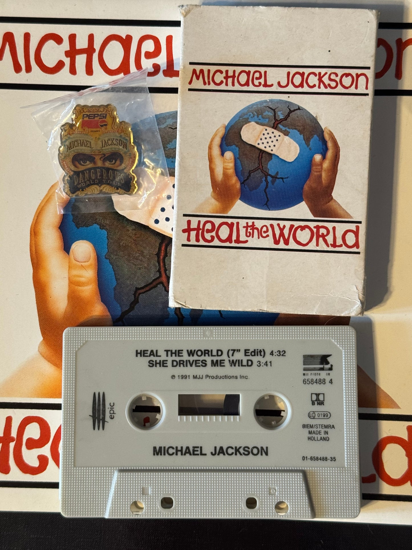 Michael Jackson Pack Dangerous K7 Heal The World cassette + Pin's