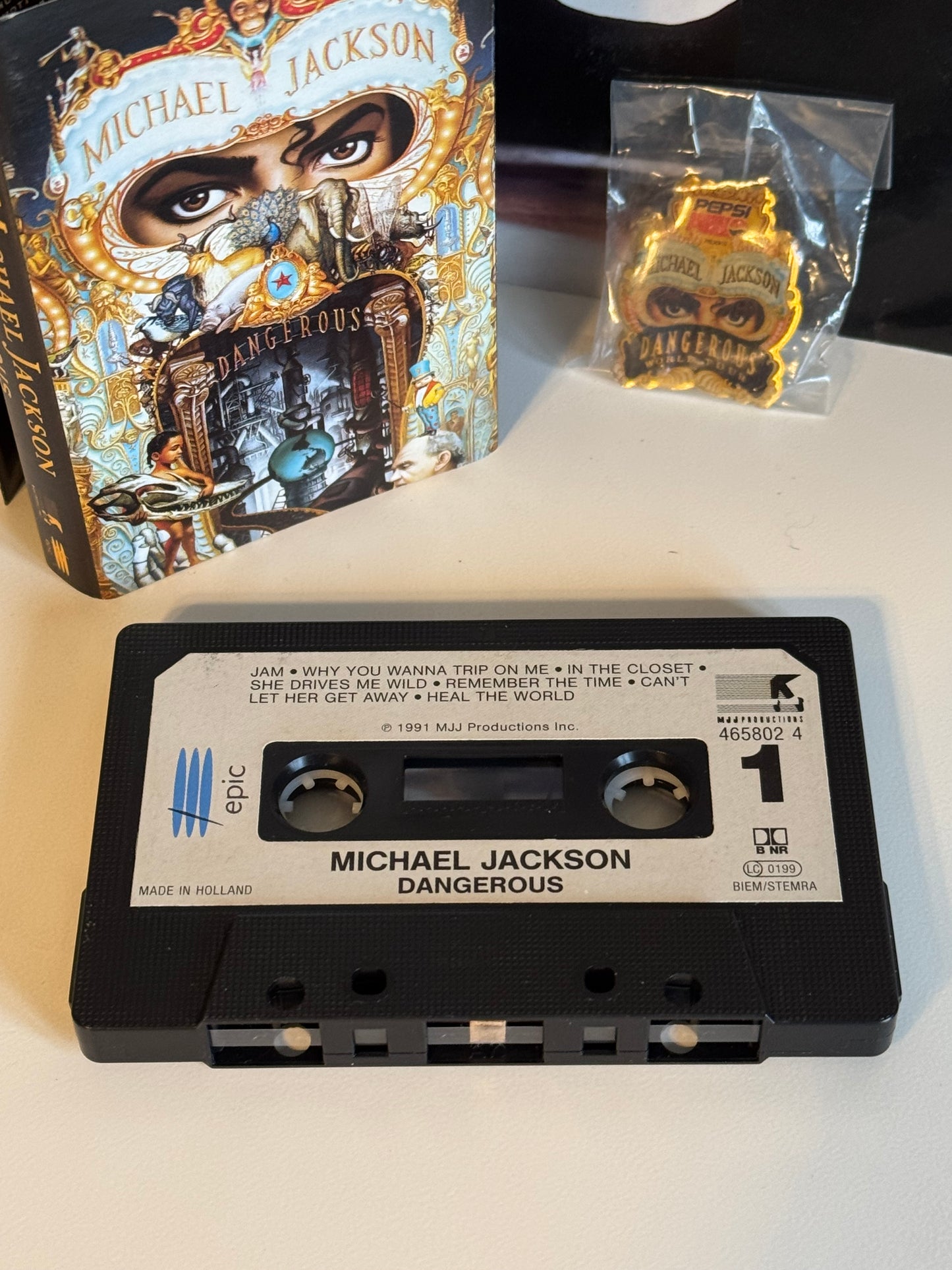 Michael Jackson Pack Dangerous K7 cassette + Pin's
