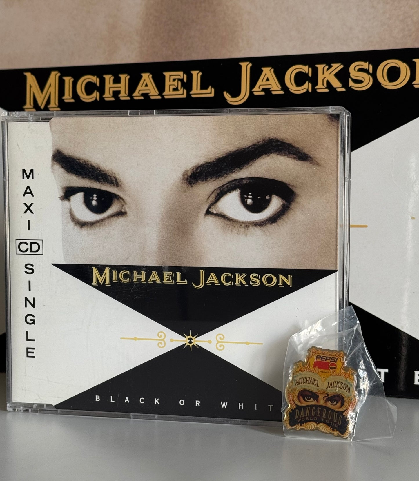 Michael Jackson Pack Dangerous Pin's + CD Maxi Black or White