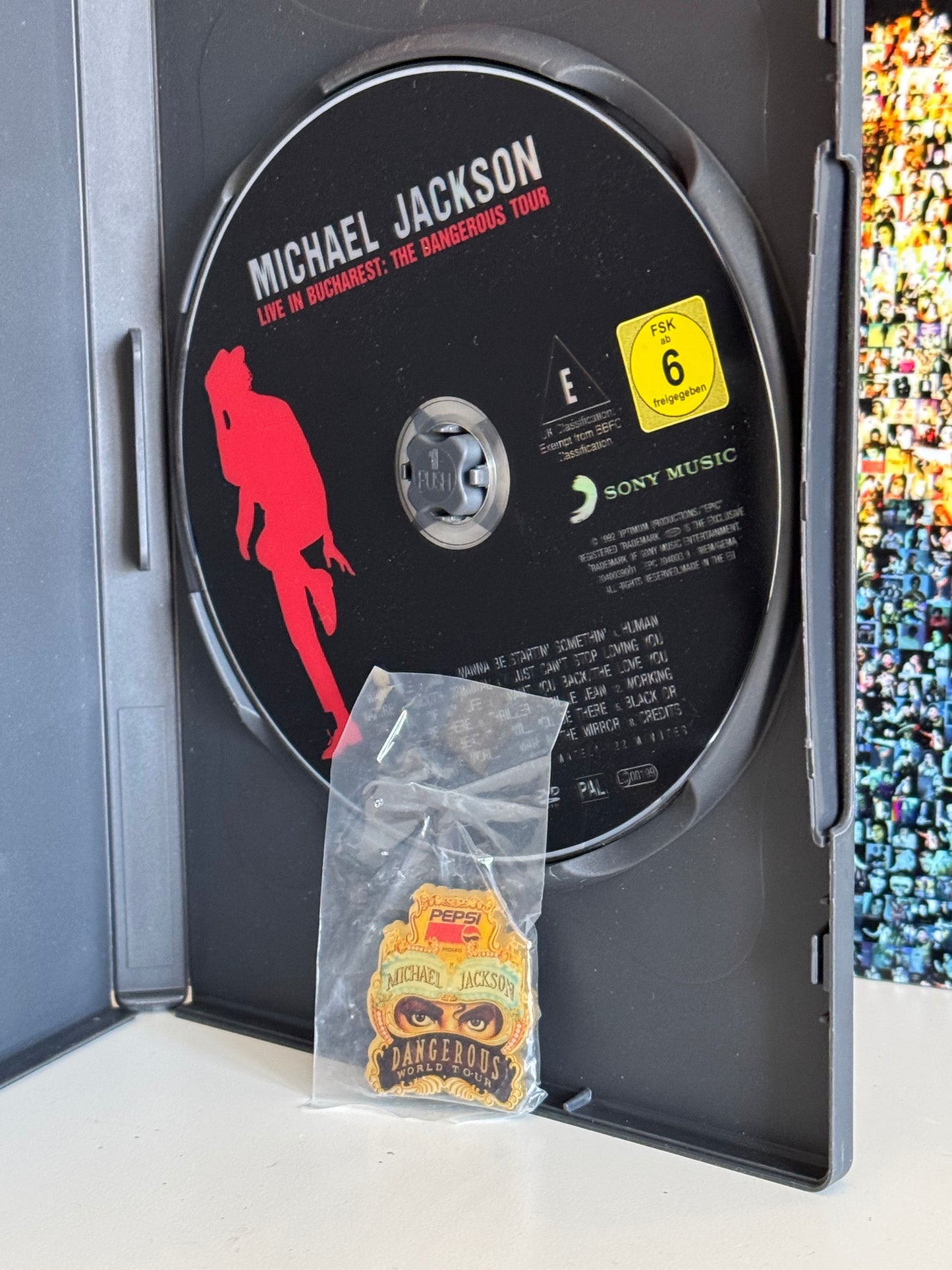 Michael Jackson Pack Dangerous Pin's + DVD Live in Bucharest