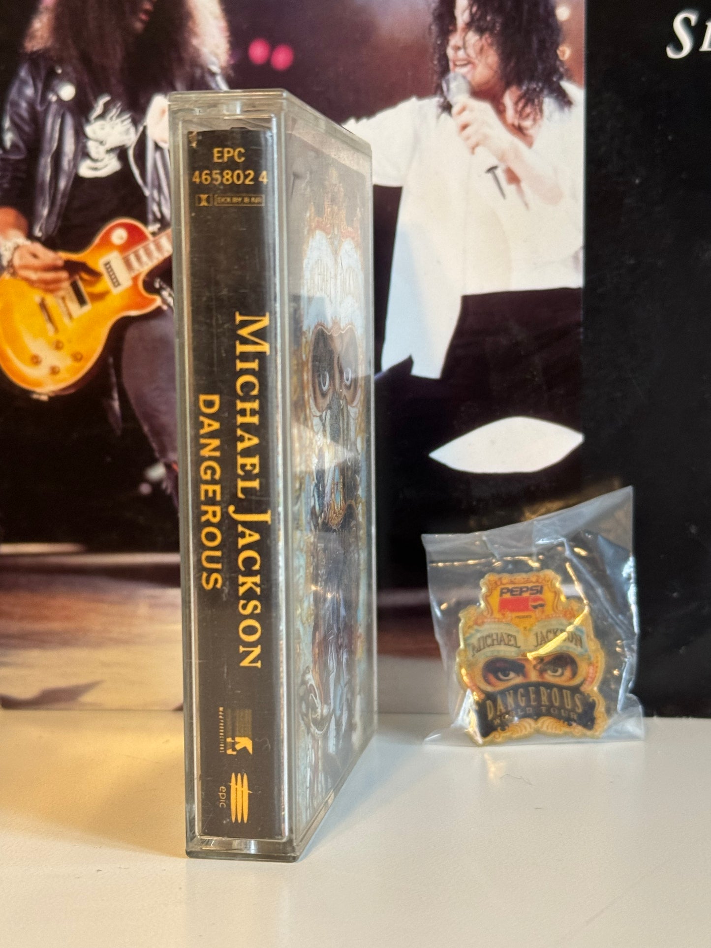 Michael Jackson Pack Dangerous K7 cassette + Pin's