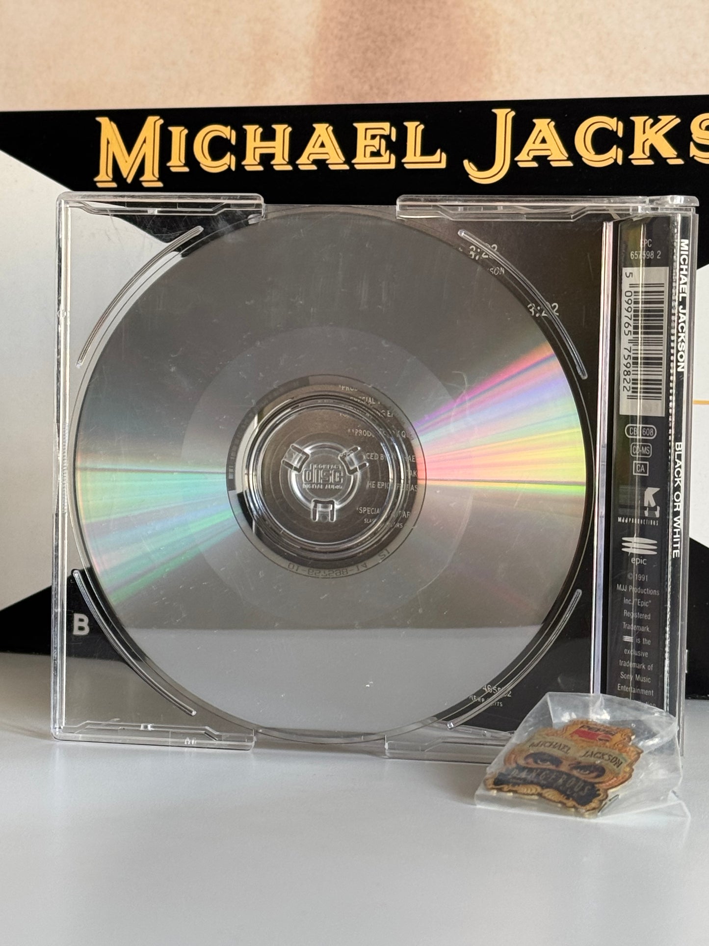 Michael Jackson Pack Dangerous Pin's + CD Maxi Black or White