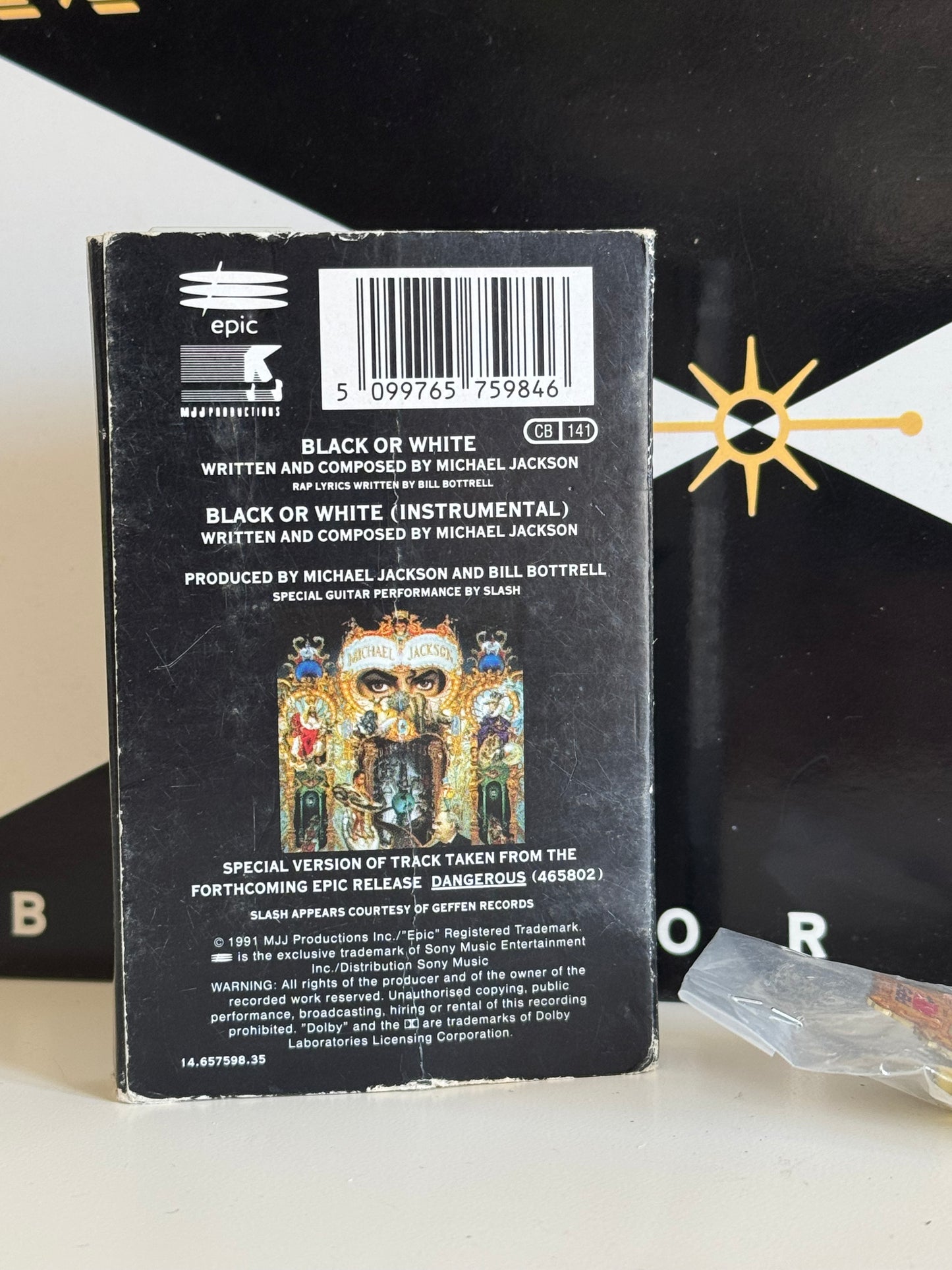Michael Jackson Pack Dangerous Pin's + K7 Black or White cassette audio