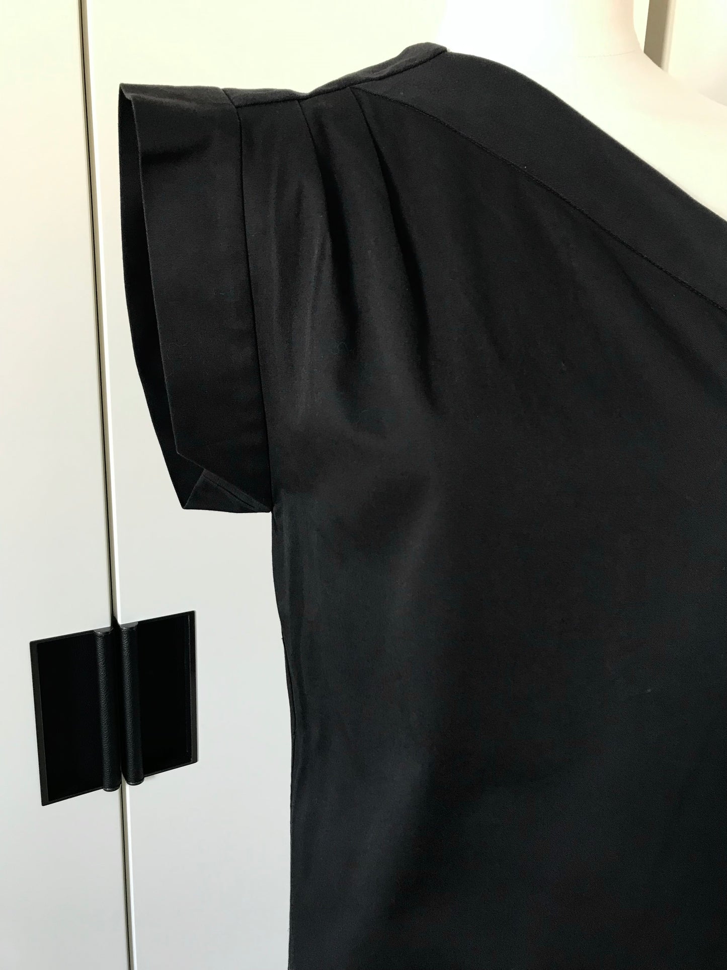 Top Yves Saint Laurent one shoulder noir