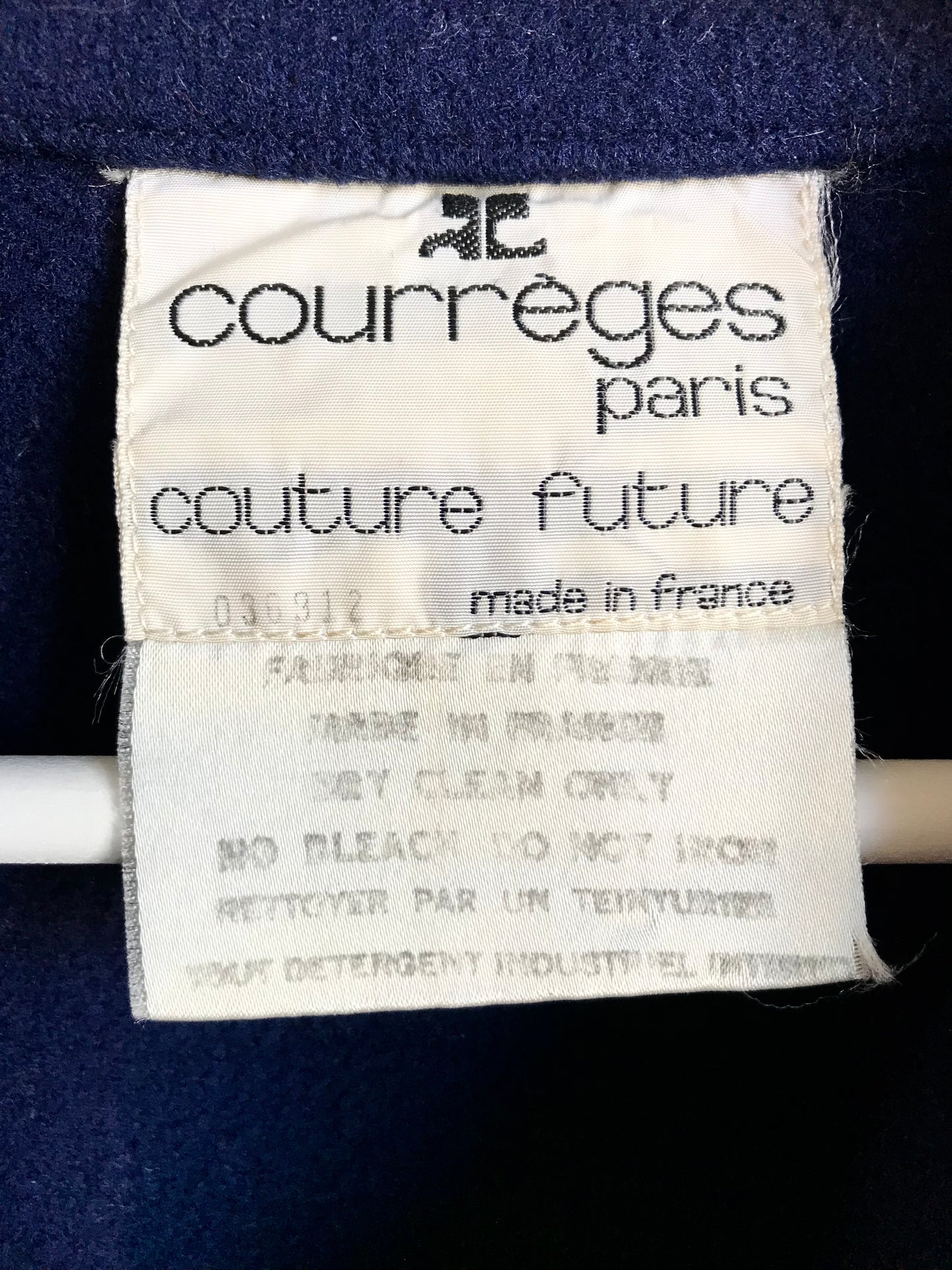 6. Manteau Courrèges Couture Future en laine marine